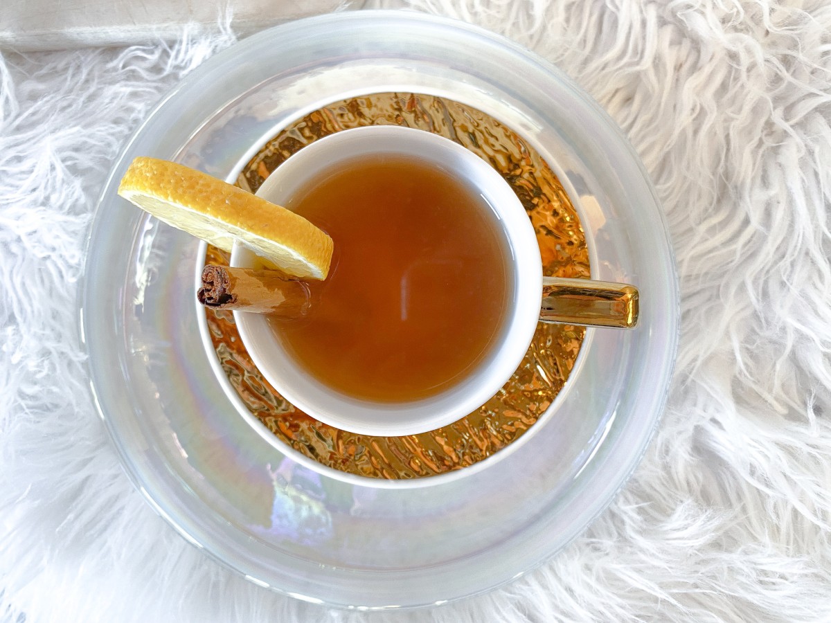 HOW TO MAKE A HOT TODDY WITH TEA AND WHISKEY
