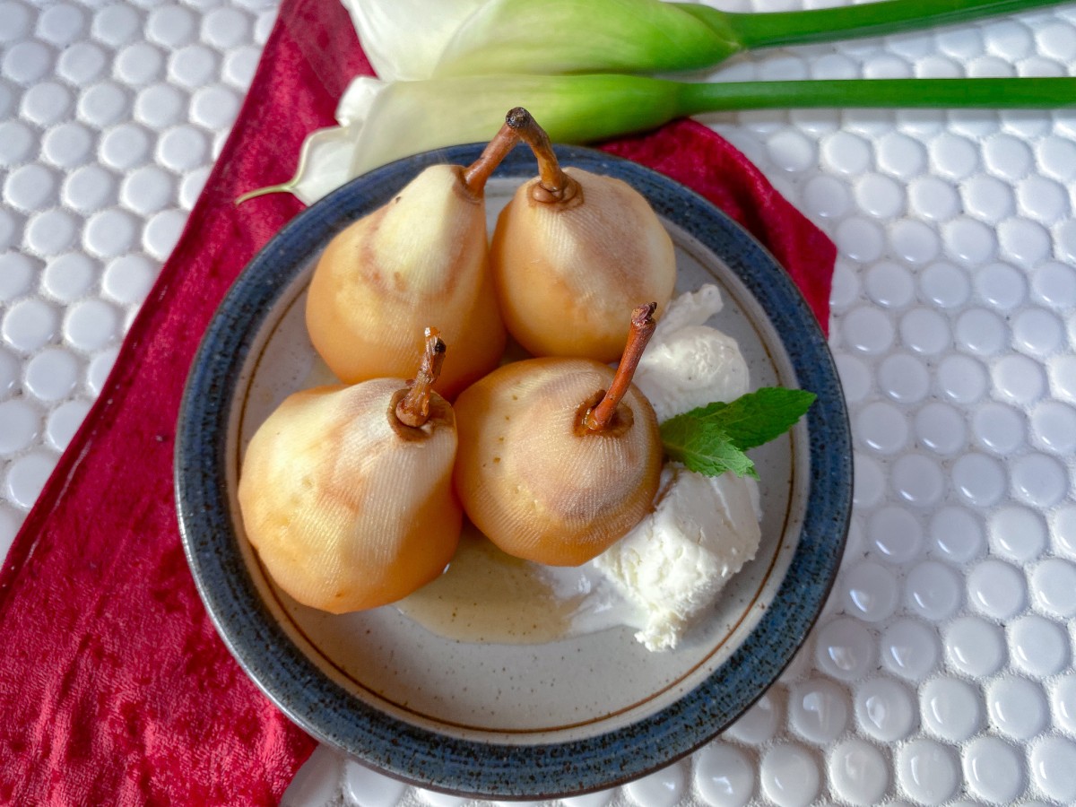 BLACK TEA POACHED PEARS