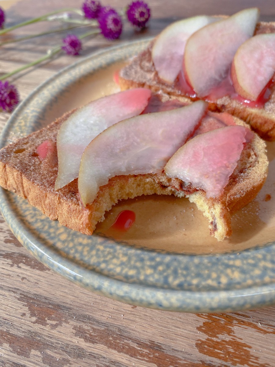 PEAR ROSE TEA GLAZED TOAST
