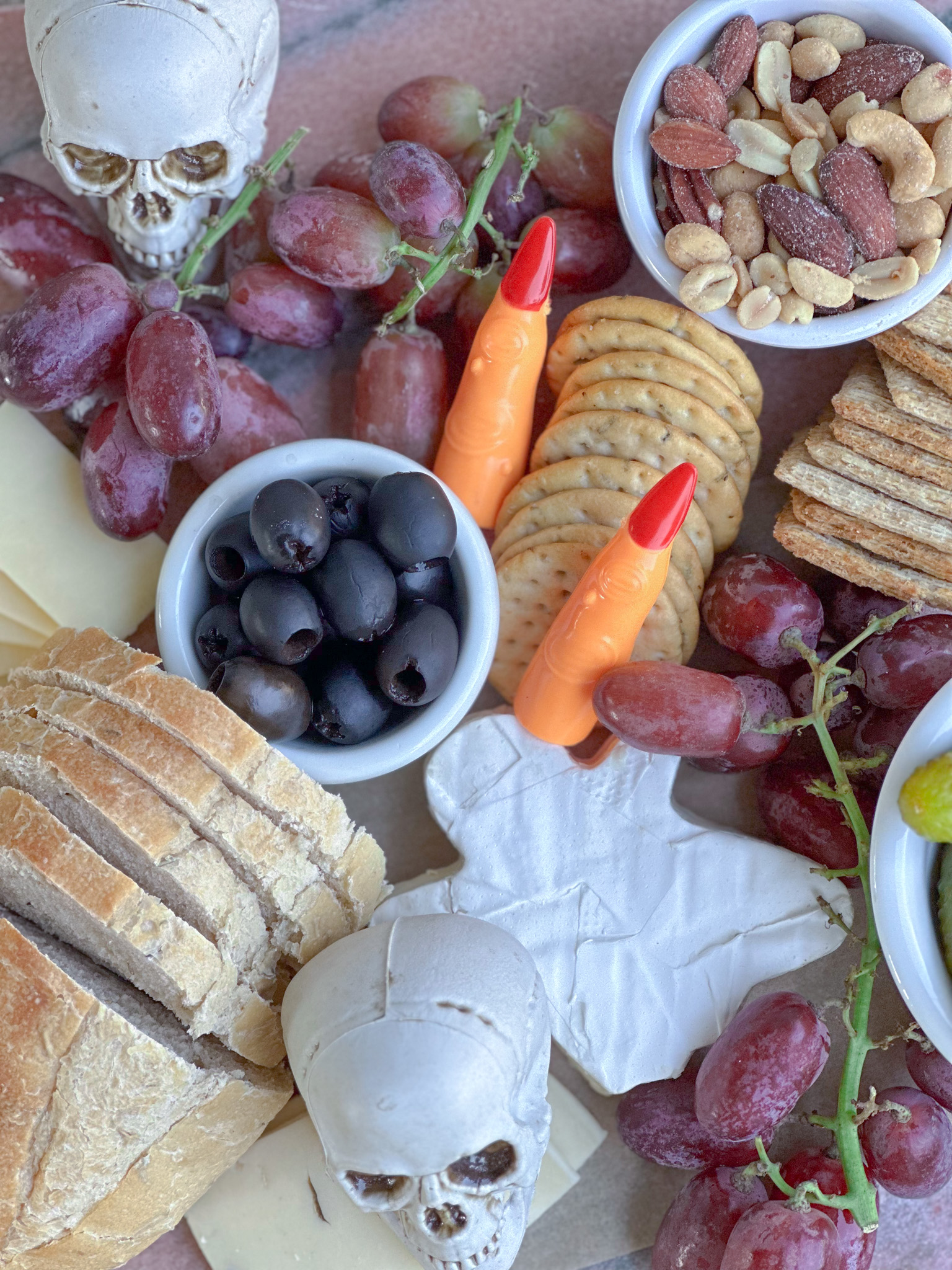 HALLOWEEN CHARCUTERIE BOARD